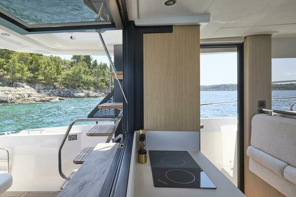 2027 F4.3 Prestige Salon