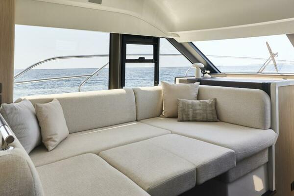 2027 F4.3 Prestige Salon