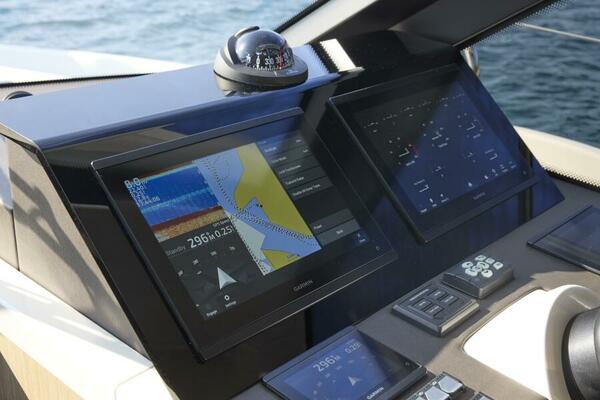 2027 F4.3 Prestige Helm