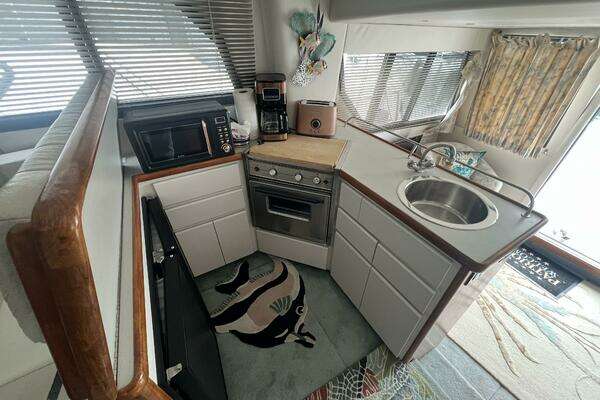 Carver 370 Voyager Yacht For Sale