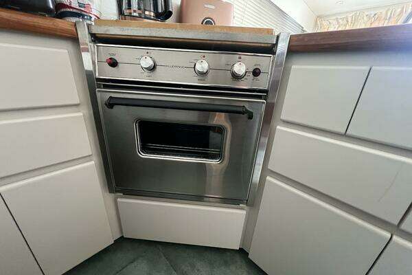 Carver 370 Voyager Yacht For Sale