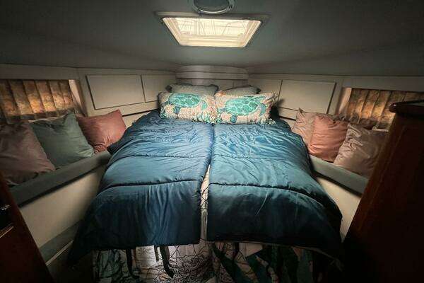 Carver 370 Voyager Yacht For Sale