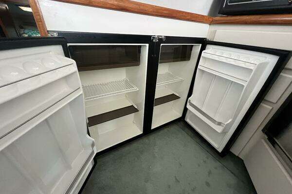 Carver 370 Voyager Yacht For Sale