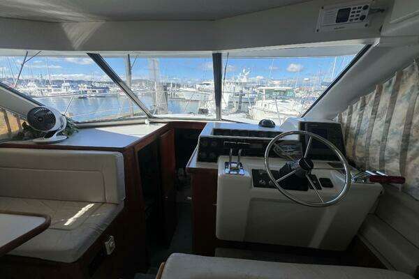 Carver 370 Voyager Yacht For Sale