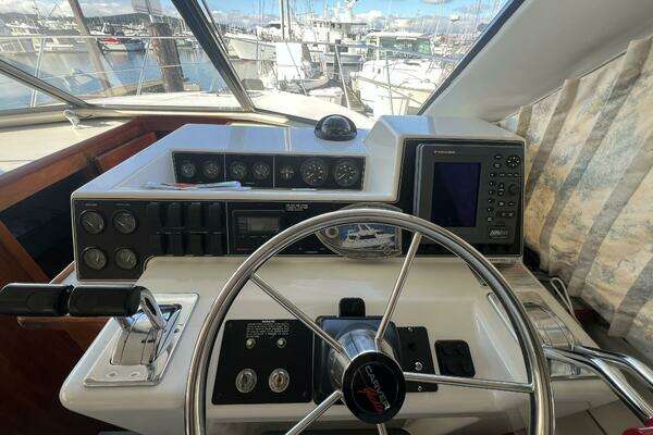 Carver 370 Voyager Yacht For Sale