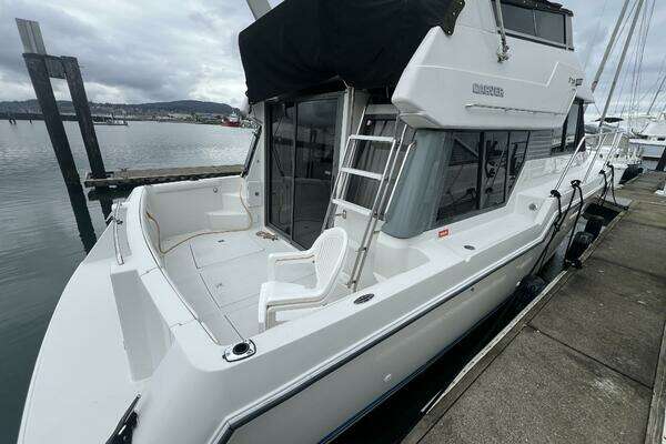 Photo of the 1994 Carver 370 Voyager "Sun Bun"