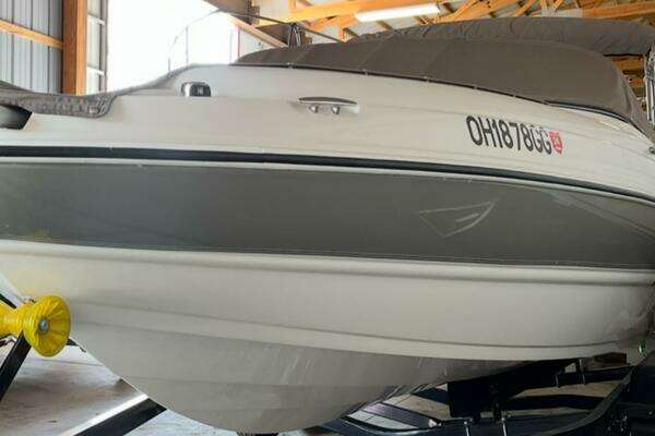 Photo of the 2019 Stingray 208 LS