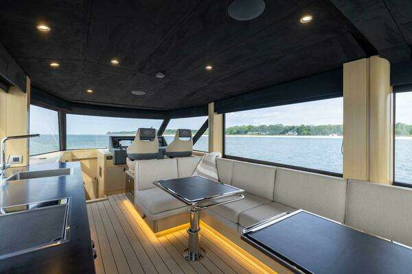 Steeler Bronson 67 Beachclub Yacht For Sale