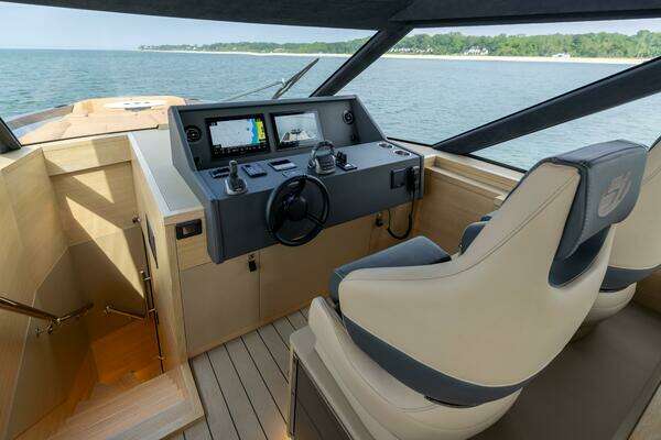 Steeler Bronson 67 Beachclub Yacht For Sale