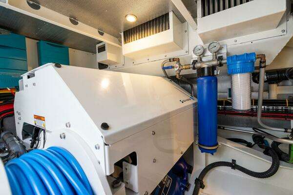 Steeler Bronson 67 Beachclub Yacht For Sale