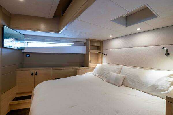 Steeler Bronson 67 Beachclub Yacht For Sale