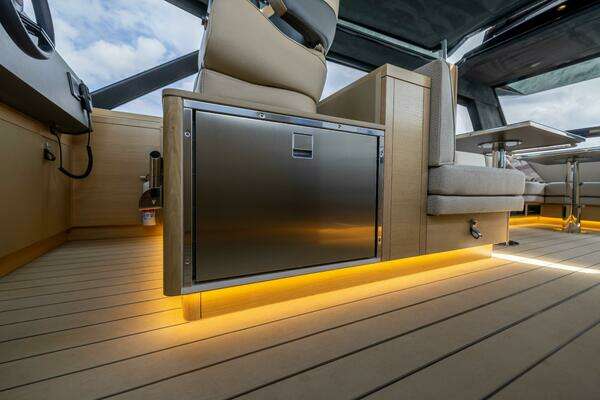 Steeler Bronson 67 Beachclub Yacht For Sale