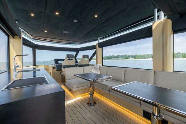 Steeler Bronson 67 Beachclub Yacht For Sale