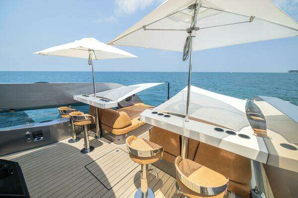 Steeler Bronson 67 Beachclub Yacht For Sale