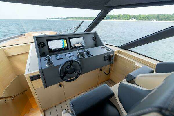 Steeler Bronson 67 Beachclub Yacht For Sale