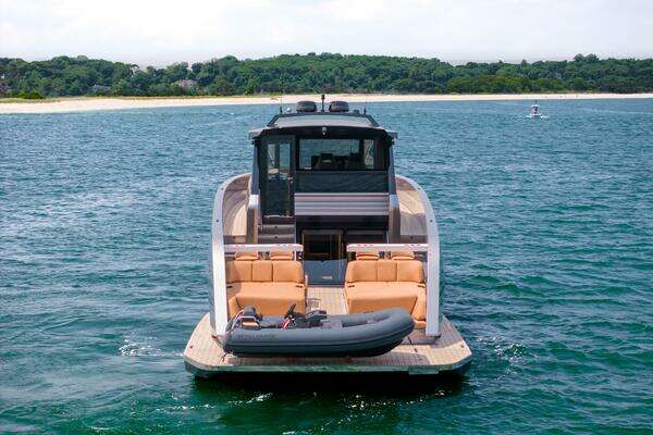 Steeler Bronson 67 Beachclub Yacht For Sale