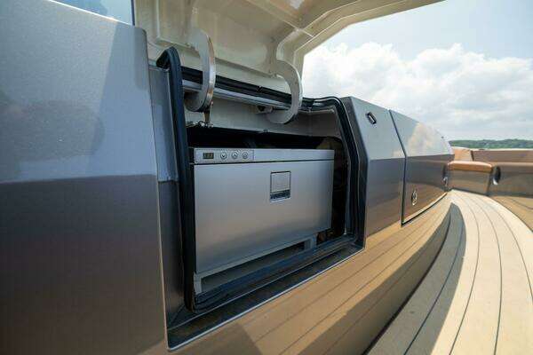 Steeler Bronson 67 Beachclub Yacht For Sale