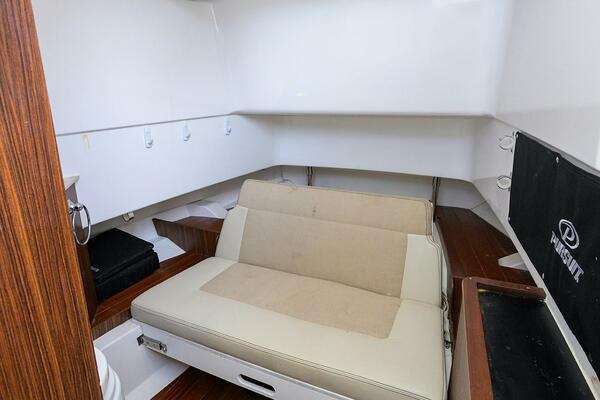 Pursuit 32 - Cabin
