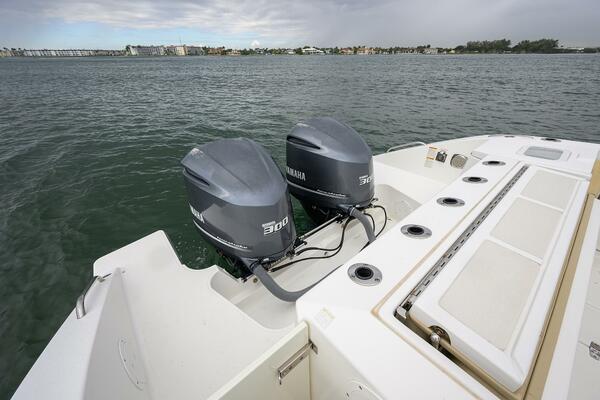 Pursuit 32 - Engines