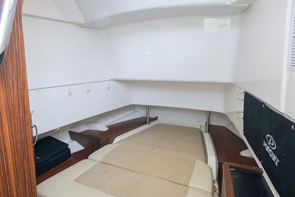Pursuit 32 - Cabin