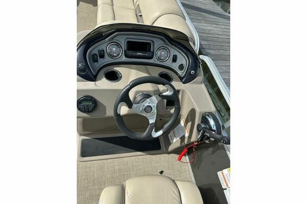 24ft Sun Tracker Yacht For Sale