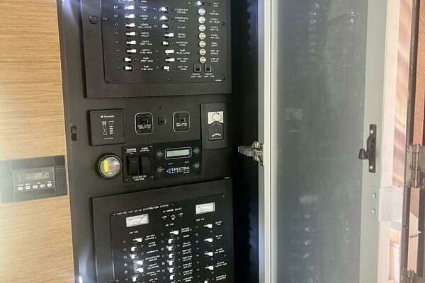 Cruisers Yachts 45 Cantius Yacht For Sale