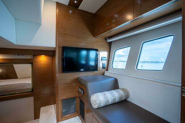 Cruisers Yachts 45 Cantius Yacht For Sale