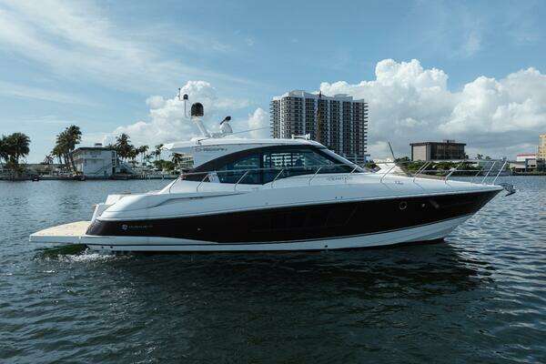 2016 Cruisers Yachts 45