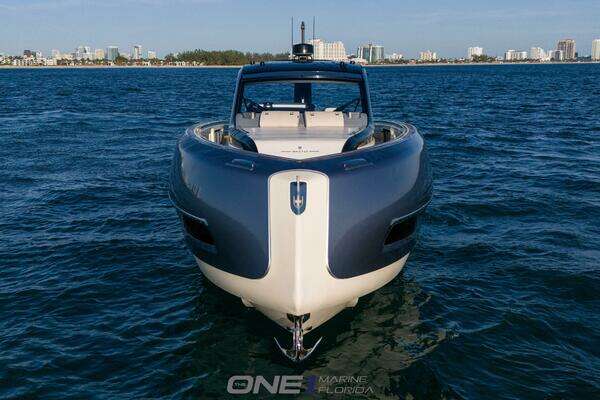 Invictus TT 460 Yacht For Sale