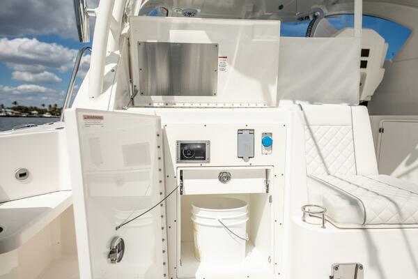 TL Sea 32ft Pursuit Yacht For Sale