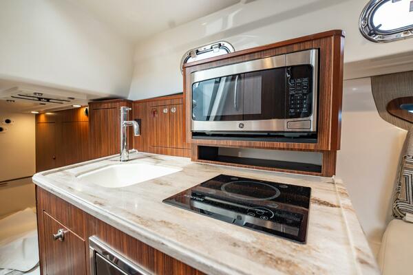 TL Sea 32ft Pursuit Yacht For Sale