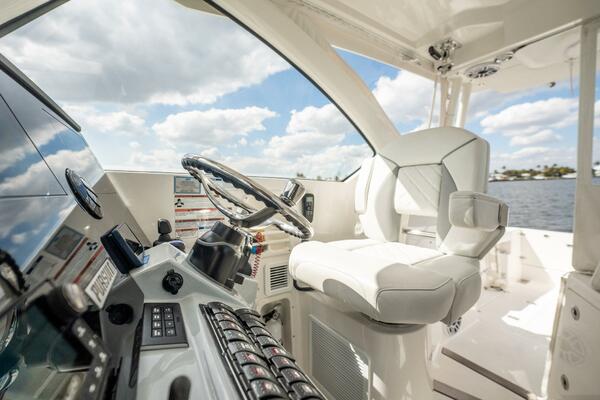 TL Sea 32ft Pursuit Yacht For Sale