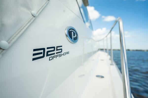 TL Sea 32ft Pursuit Yacht For Sale