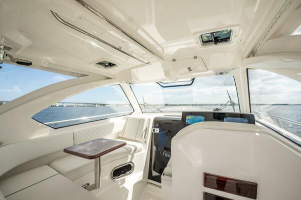 TL Sea 32ft Pursuit Yacht For Sale