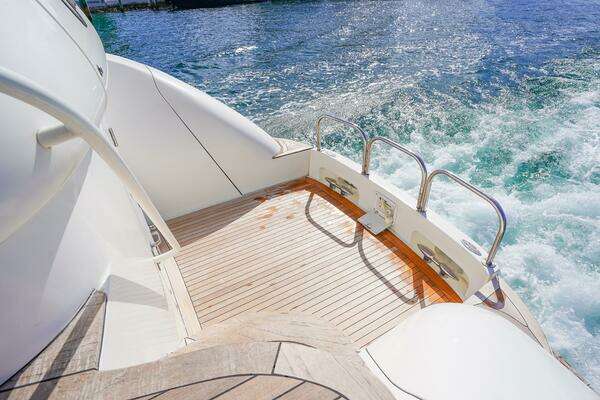 Lazzara Yachts 80 SL Yacht For Sale