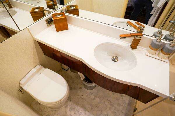 Lazzara Yachts 80 SL Yacht For Sale