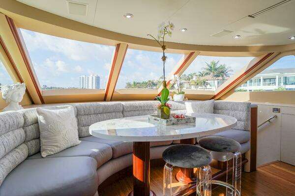 Lazzara Yachts 80 SL Yacht For Sale