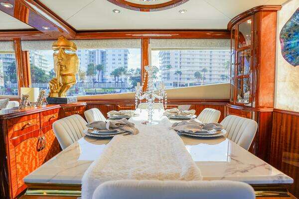 Lazzara Yachts 80 SL Yacht For Sale