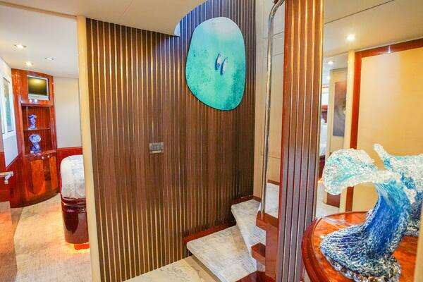 Lazzara Yachts 80 SL Yacht For Sale