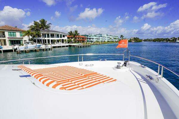 Lazzara Yachts 80 SL Yacht For Sale