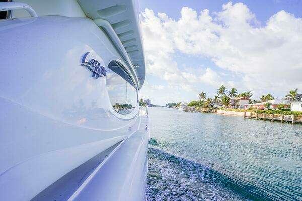 Lazzara Yachts 80 SL Yacht For Sale