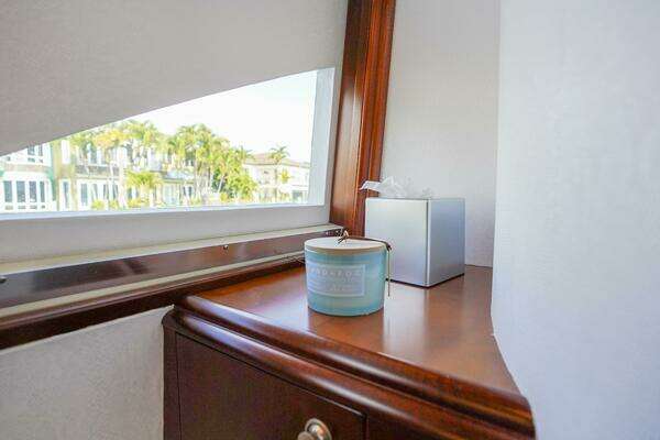 Lazzara Yachts 80 SL Yacht For Sale