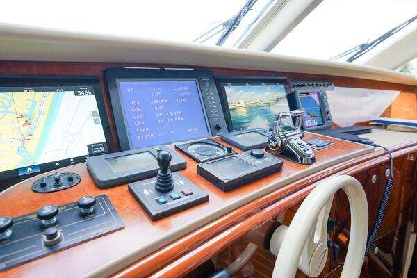 Lazzara Yachts 80 SL Yacht For Sale