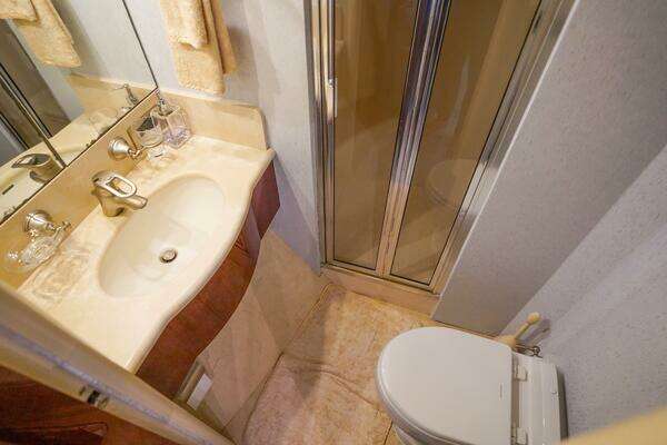 Lazzara Yachts 80 SL Yacht For Sale