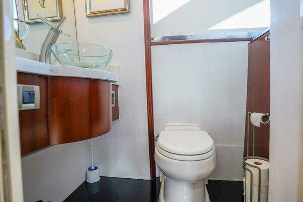 Lazzara Yachts 80 SL Yacht For Sale