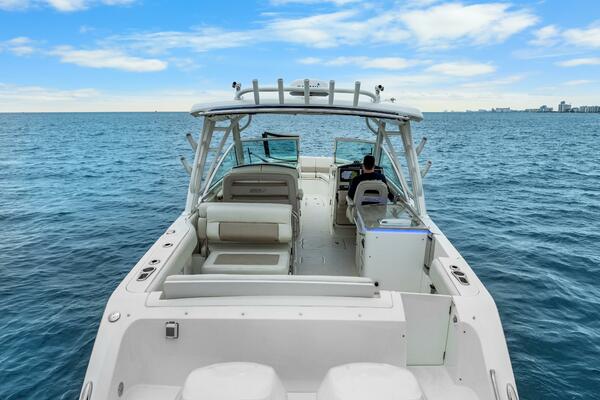 32ft Boston Whaler Yacht For Sale