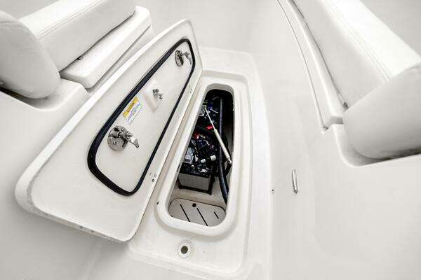 Boston Whaler 320 Vantage Yacht For Sale