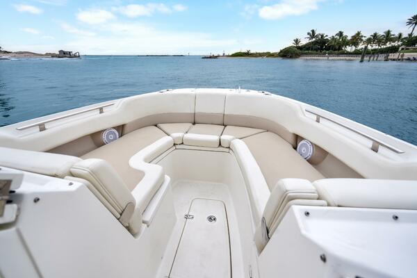 32ft Boston Whaler Yacht For Sale