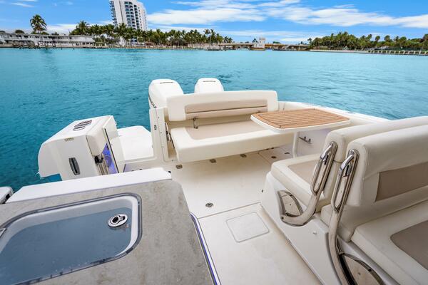 32ft Boston Whaler Yacht For Sale