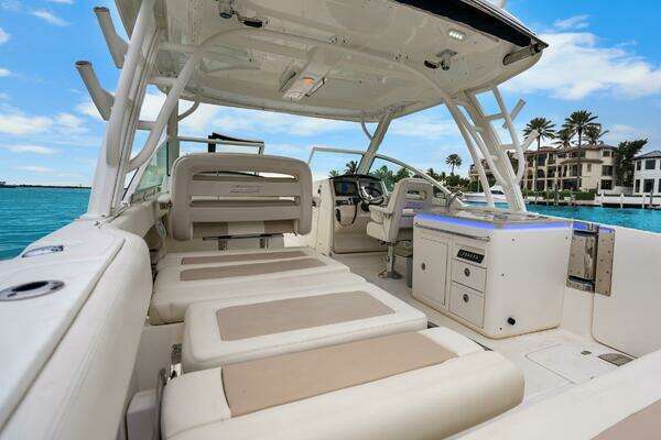 Boston Whaler 320 Vantage Yacht For Sale